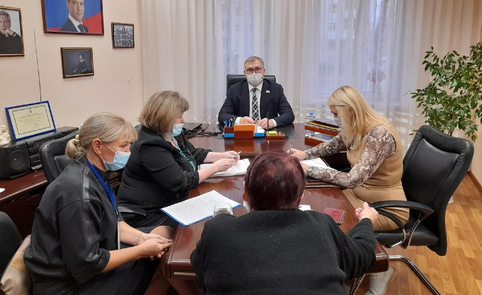 Думские вести: Депутаты Думы города проводят приёмы граждан по личным вопросам