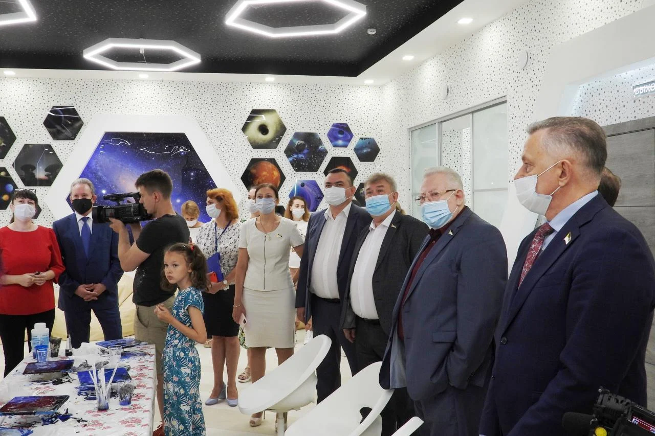 На депутатском контроле: работа молодёжных клубов