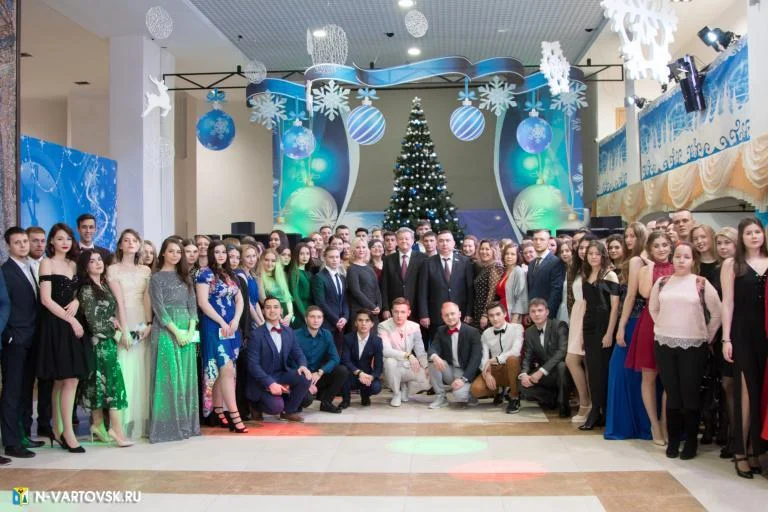 Новогодний молодежный бал /ФОТО/