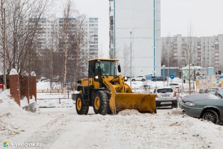 Уборка и вывоз снега продолжается 